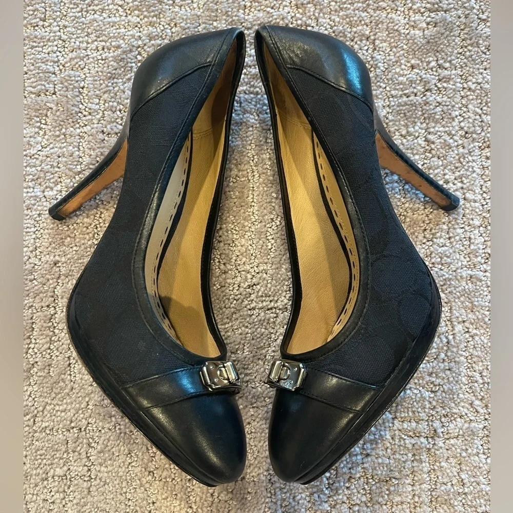 Coach Camille Signature Turn Lock Black Pump, Leather/Jacquard, Almond Toe, 8.5B - Picture 3 of 13
